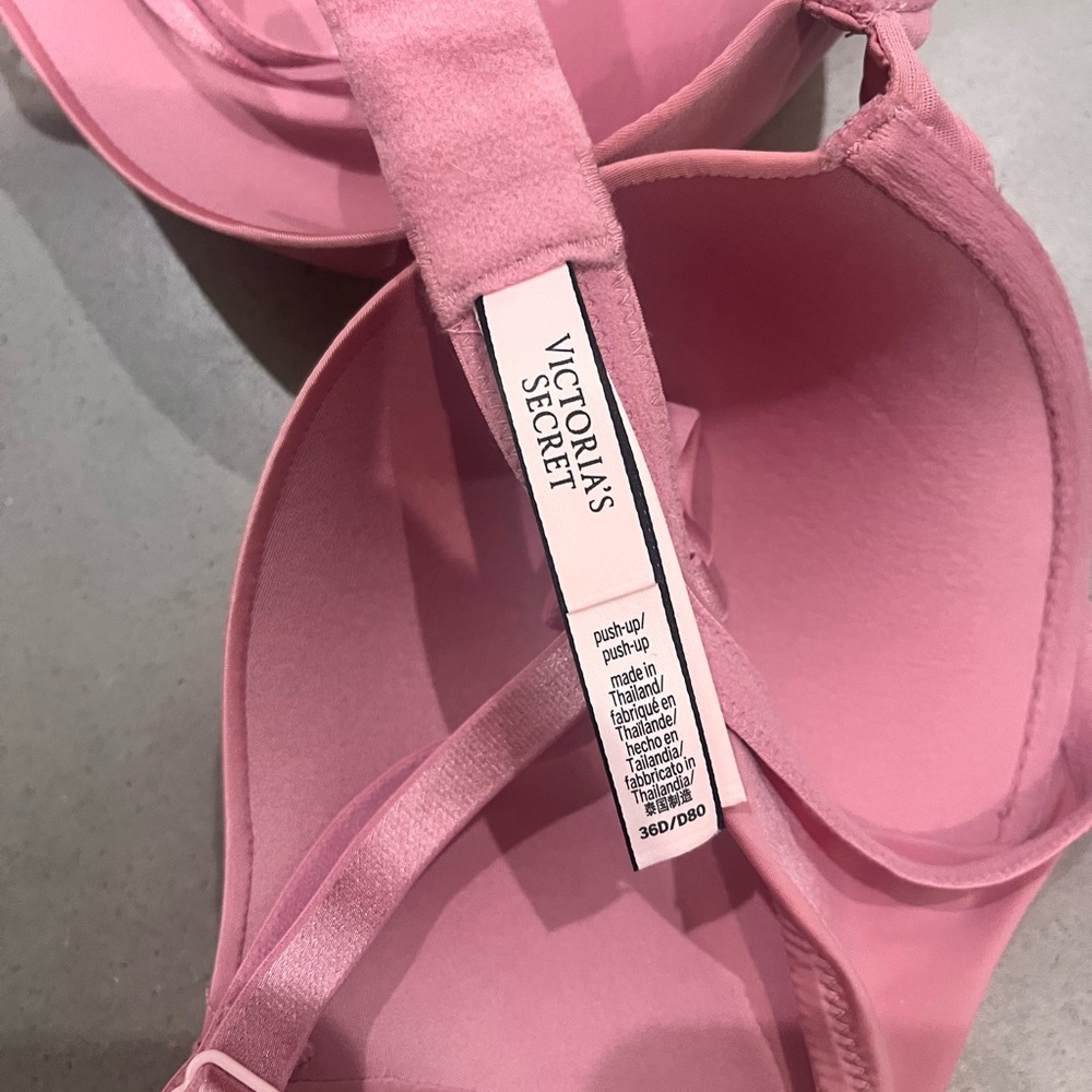 Victoria Secret Push Up Bra - 36D adjustable back straps - Picture 3 of 8